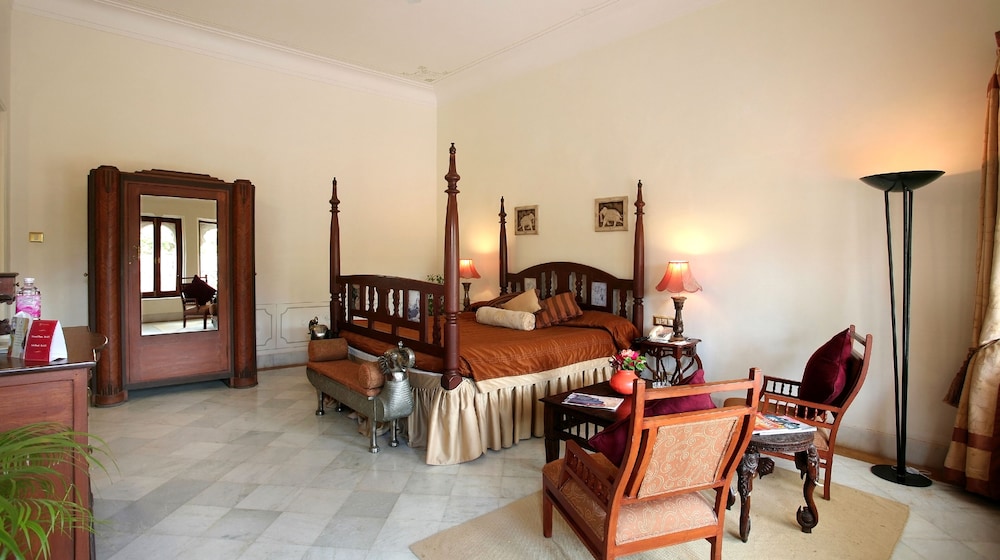 FATEH BAGH PALACE HOTEL 18/24
