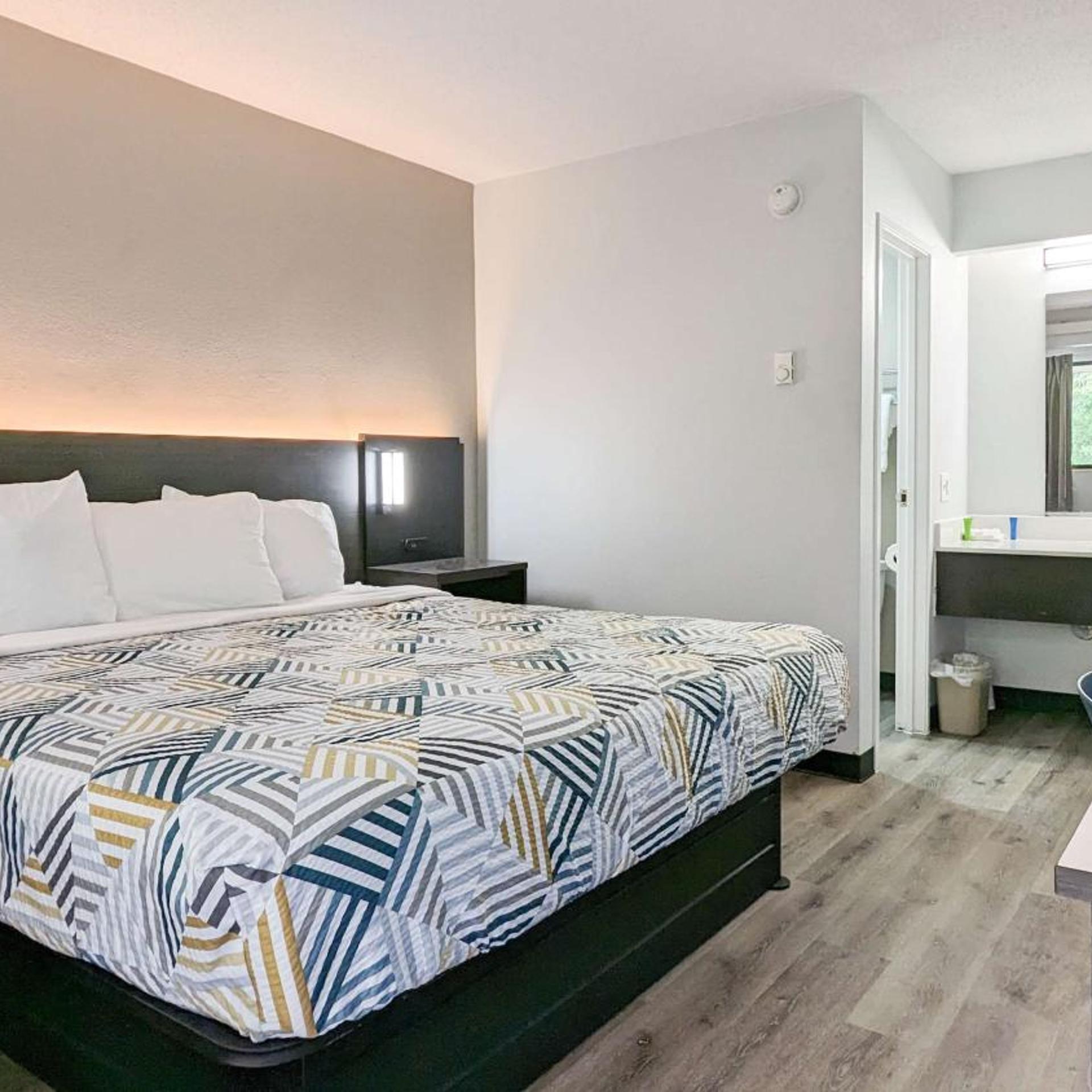 1 King Bed - ADA/RI Shower/Micfridge