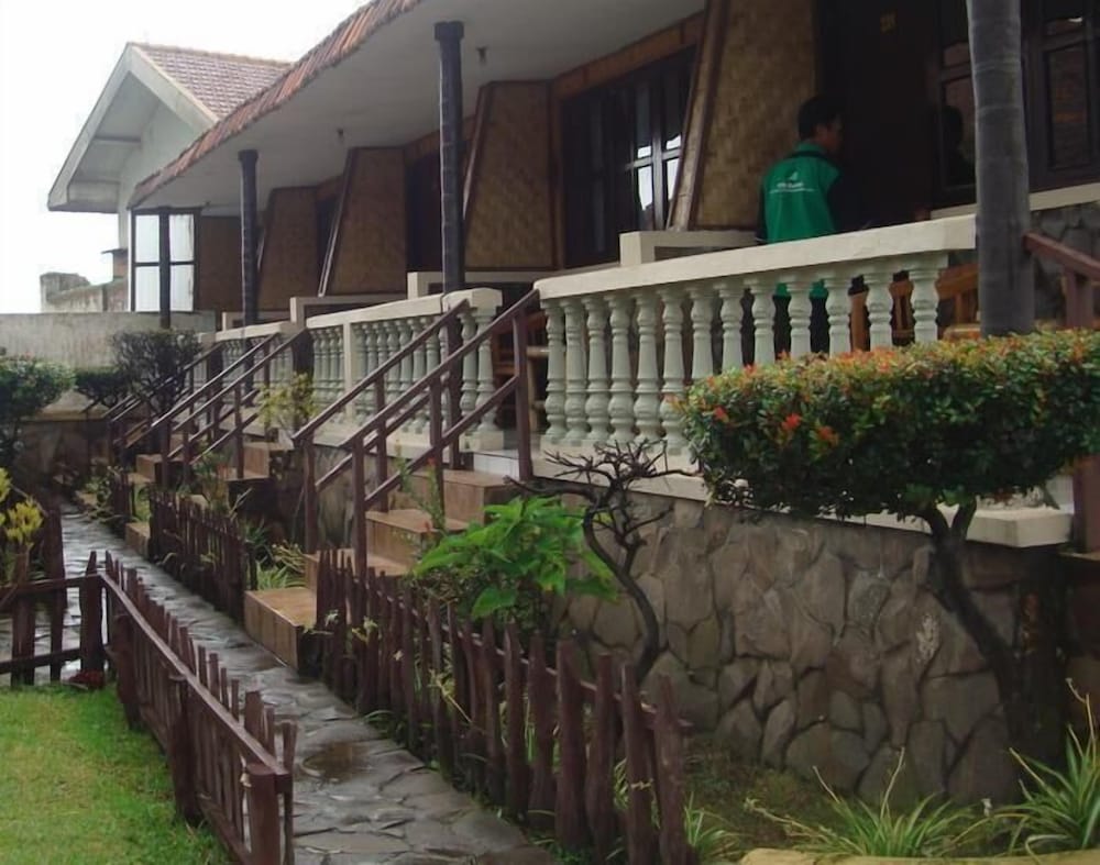 Cemara Indah Hotel 4/50