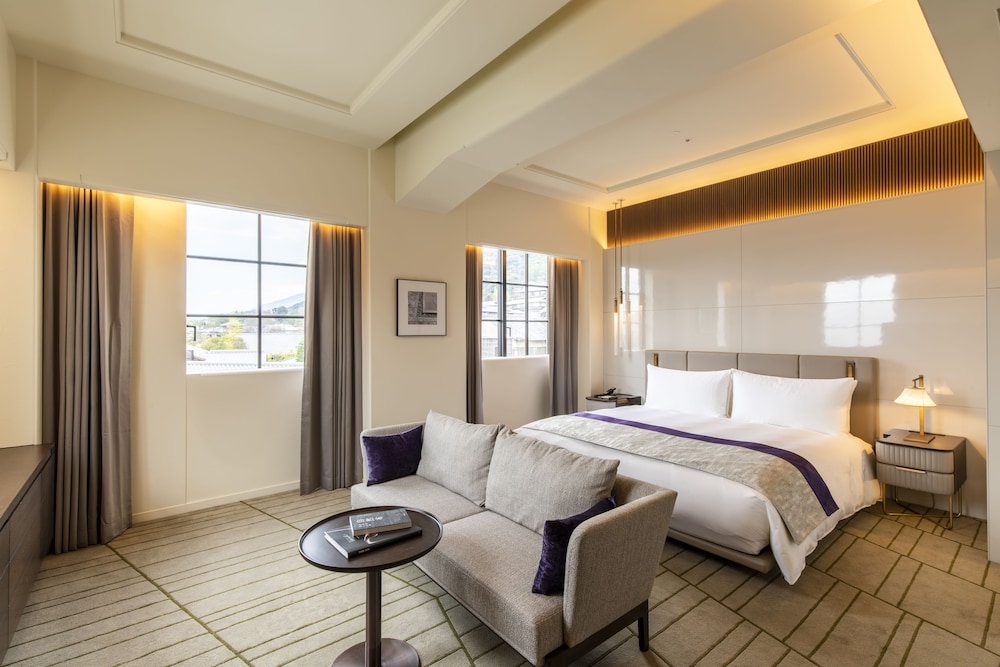 PREMIUM, KING BED
