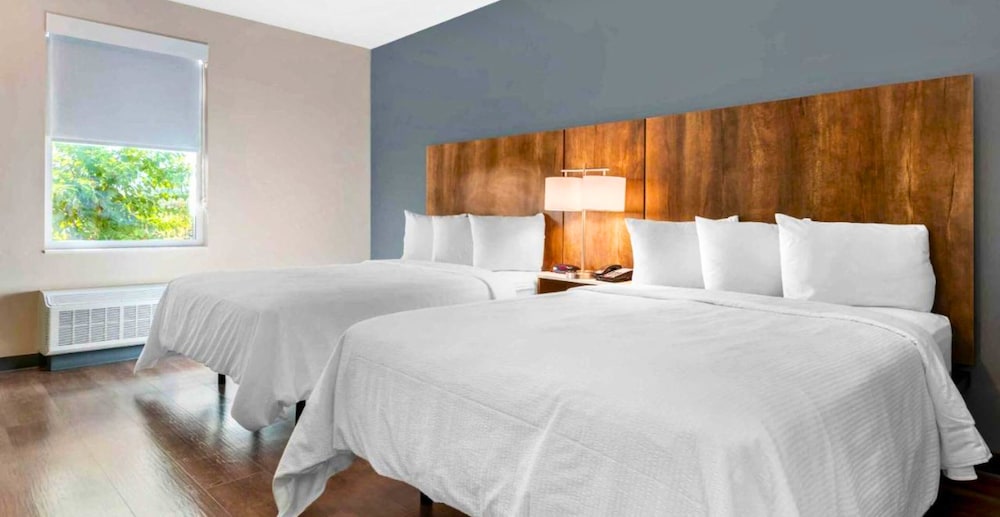 STUDIO, 2 QUEEN BEDS