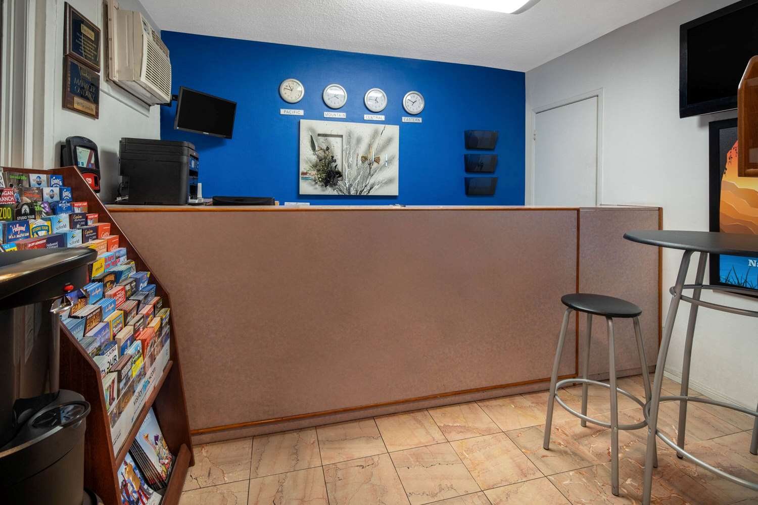 Travelodge By Wyndham Burbank-Glendale 8/28