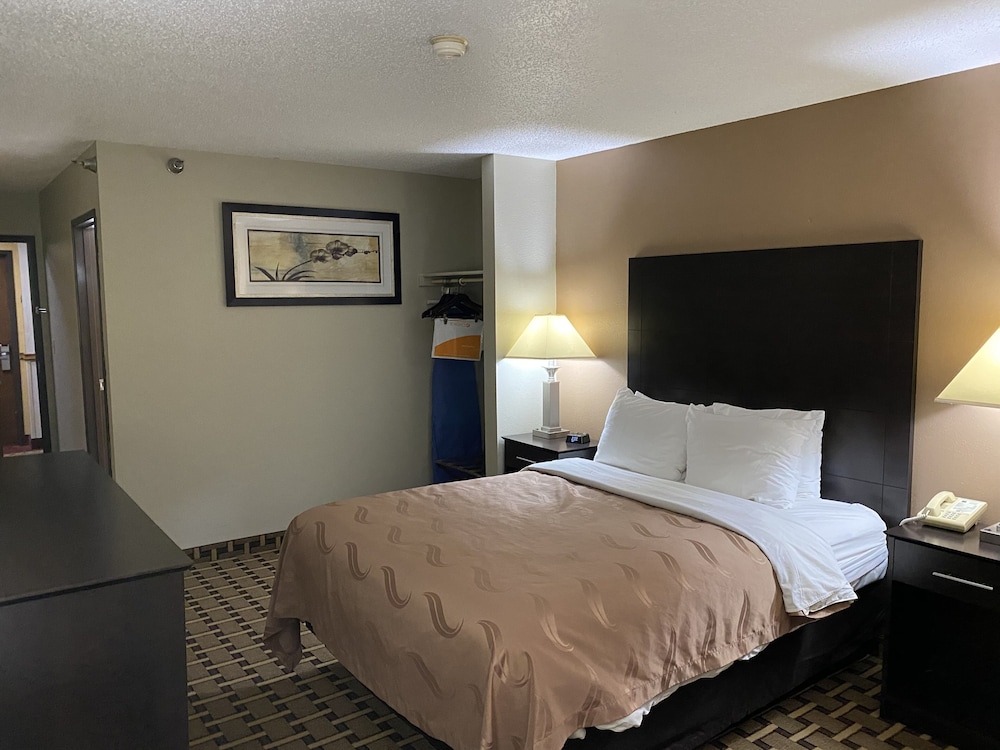 Quality Inn Morton at I-74 13/32