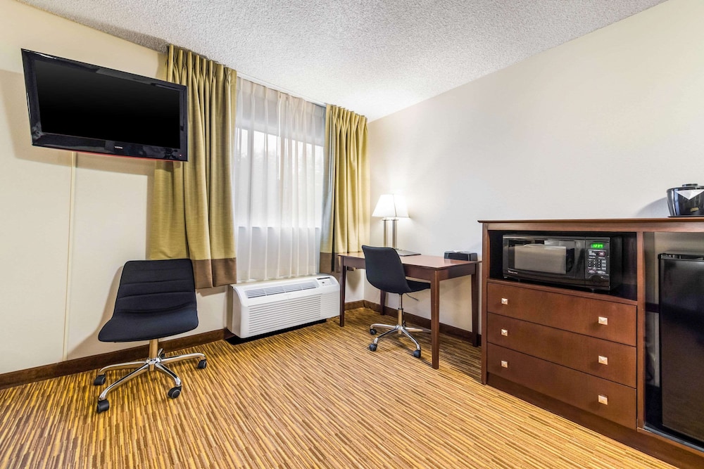 Quality Inn & Suites Lacey Olympia 55/66
