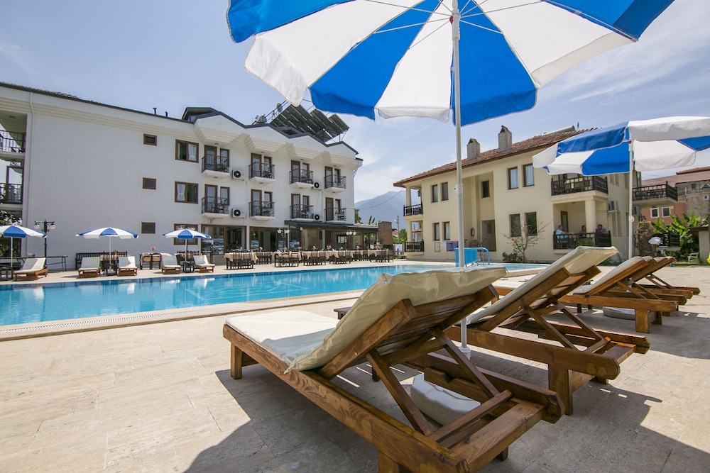 Kilim Hotel 64/71