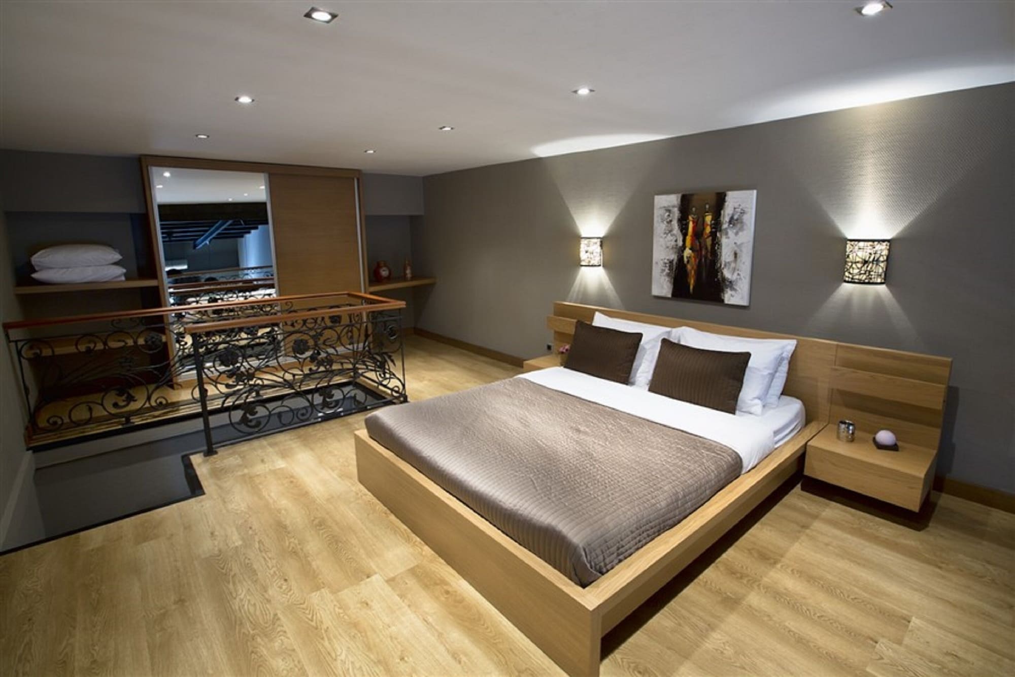 LOFT, SUITE