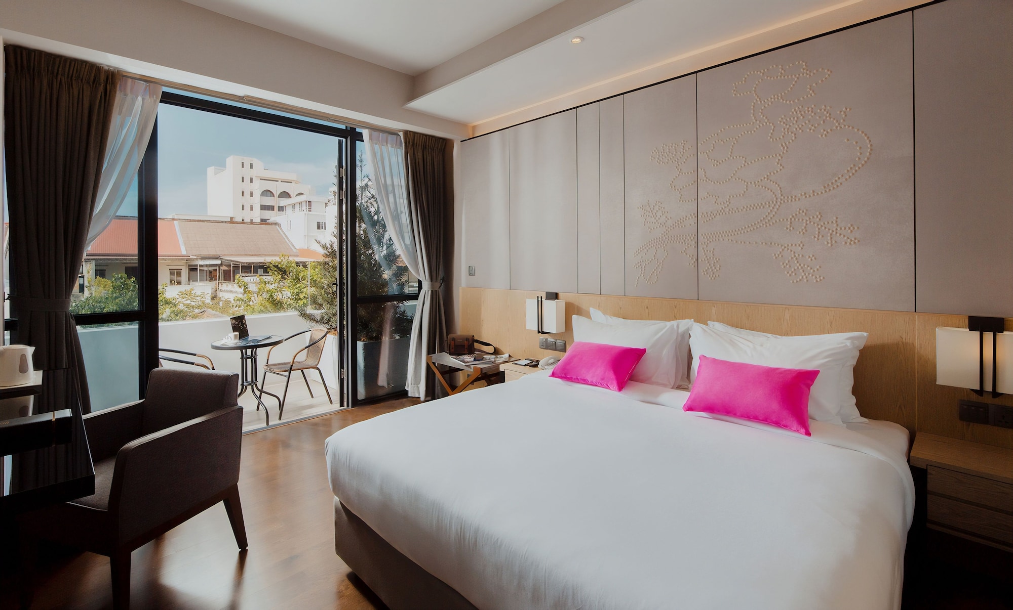 PREMIER, KING BED