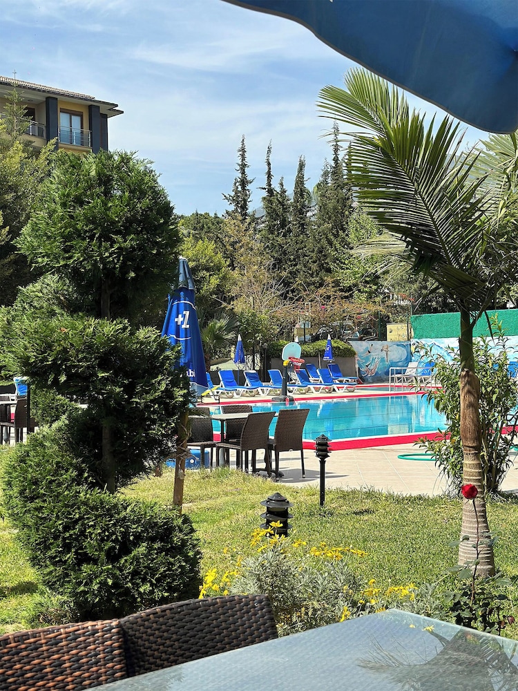 Grand Alisa Hotel 45/61