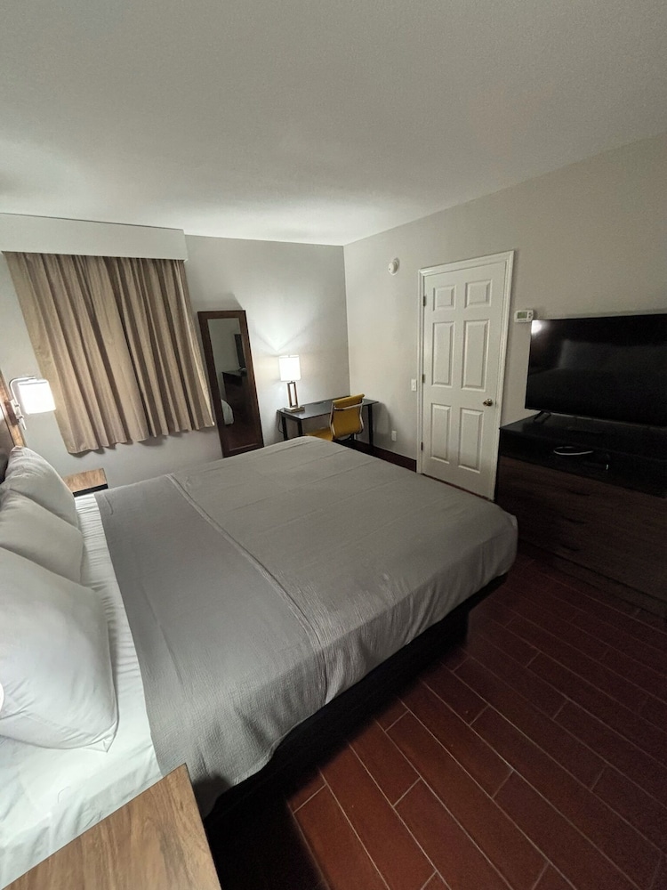 Elegant, Cottage, Suite, King and Queen Bed