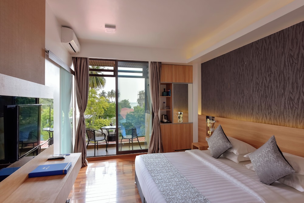 Arena Beach Hotel 7/48