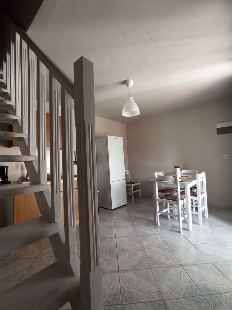 Demis Apartments 3/33