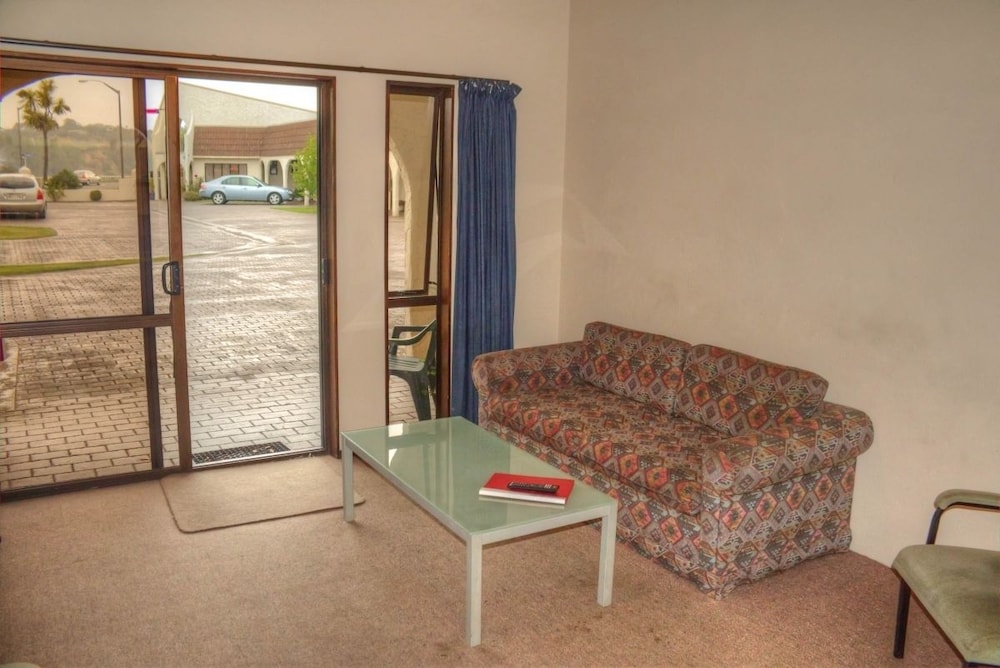 Riverside Motel 19/49
