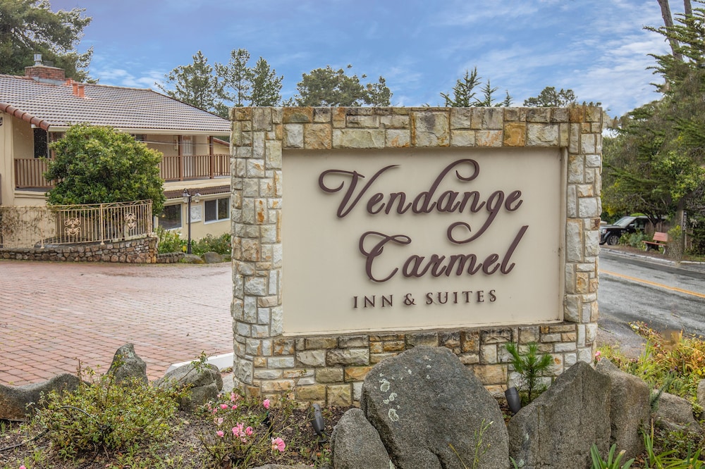 Vendange Carmel Inn and Suites 2/55