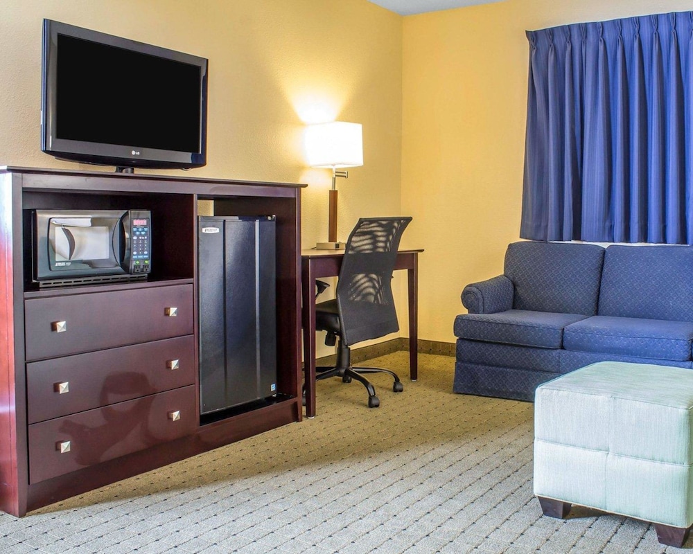 Econo Lodge Ames 16/21