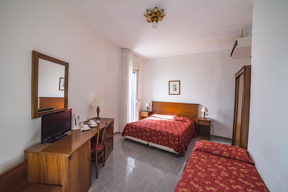 STANDARD, TRIPLE, TWIN BEDS, SEA VIEW