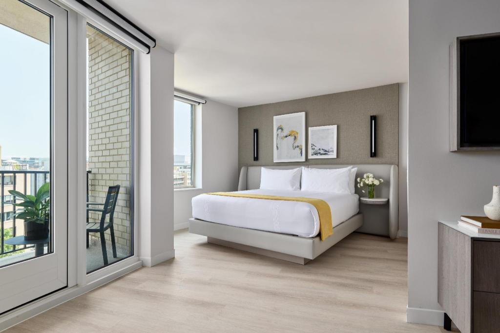 جناح جونيور بسرير كينج، One Washington Circle DC, Tapestry Collection by Hilton 2/9