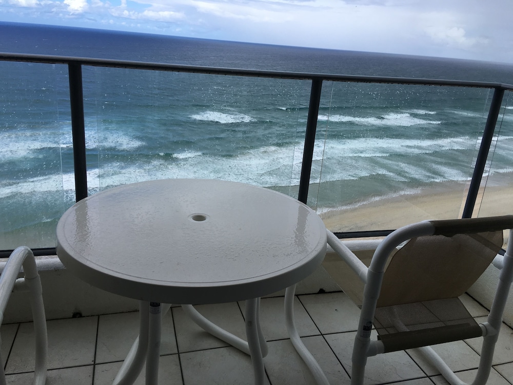 The Penthouses 25/27