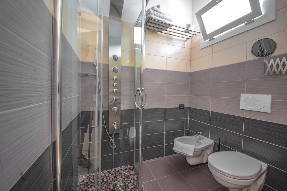 Hotel Leonardo &amp; Residenza Marconi 43/50