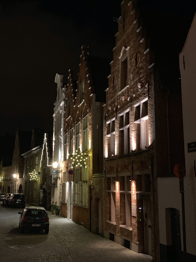 1669 Bed And Breakfast 36/50