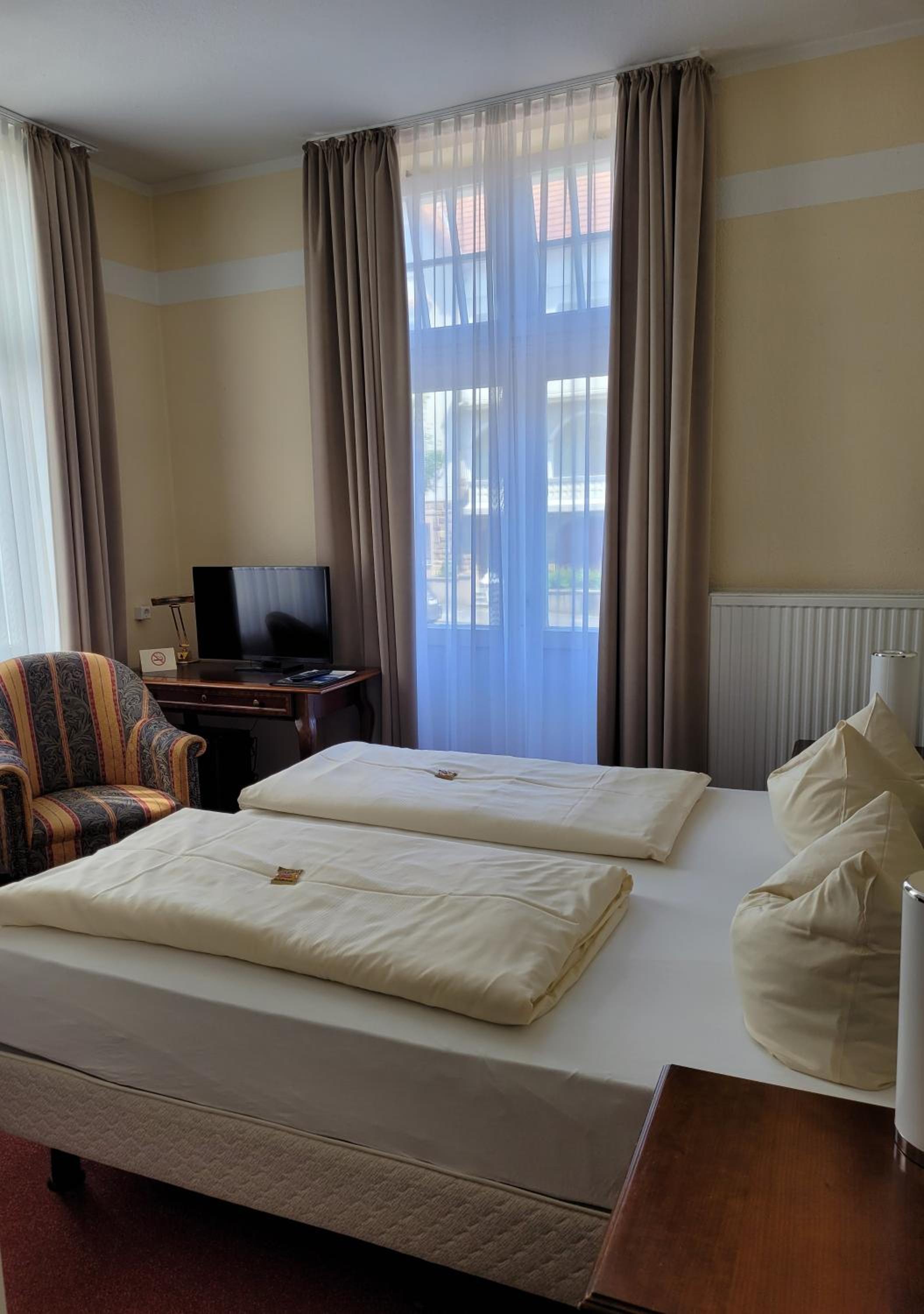 Room, Double Bed