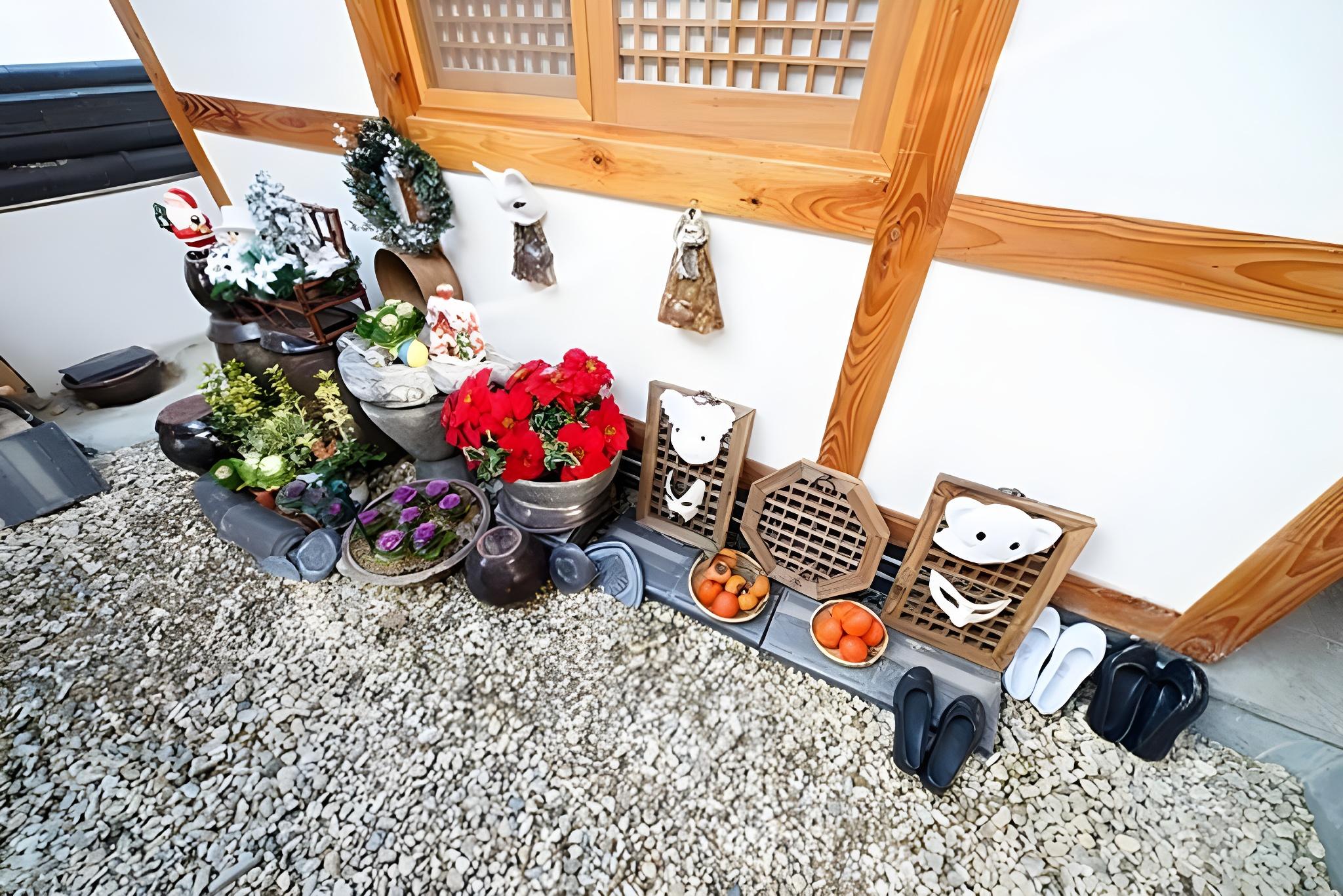 Jeonju Jeongga Hanok Pension 40/46