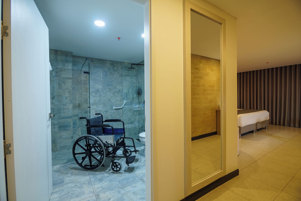First Class Hotel 32/58