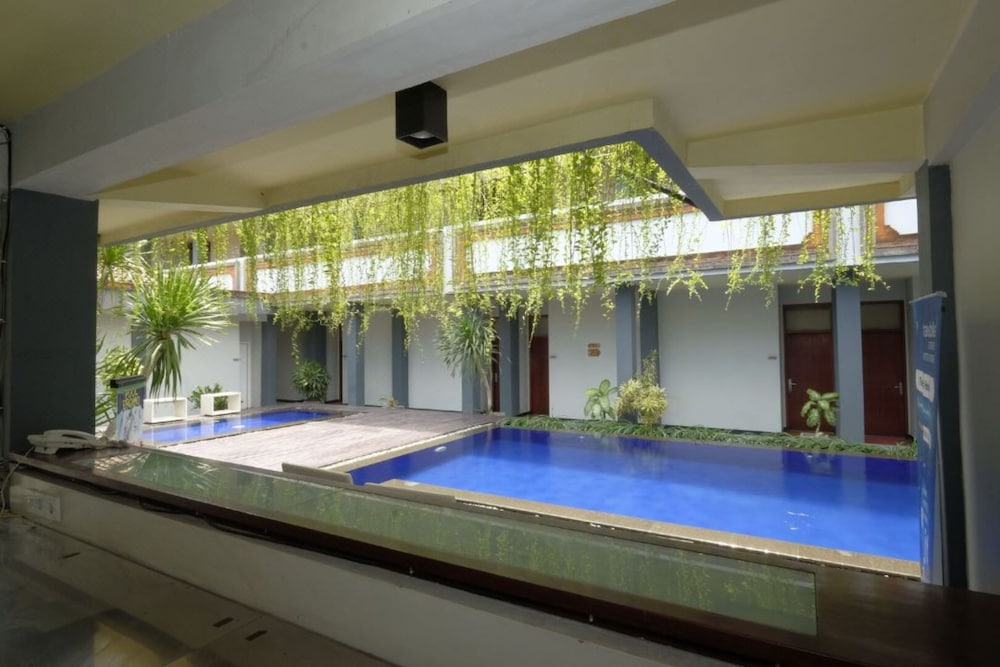 The Yani Hotel 34/57