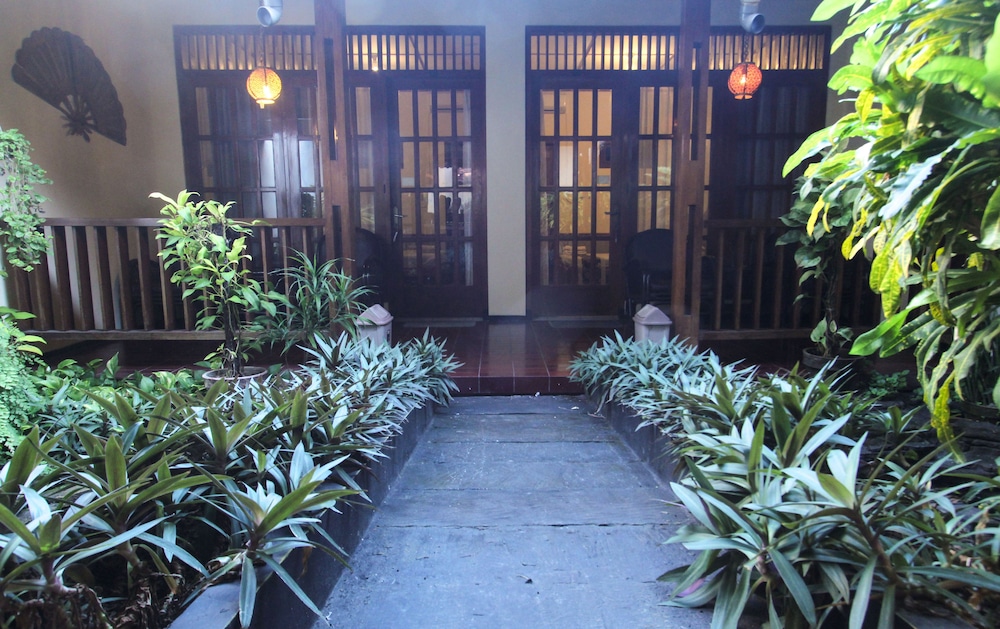 Duta Guest House 41/48