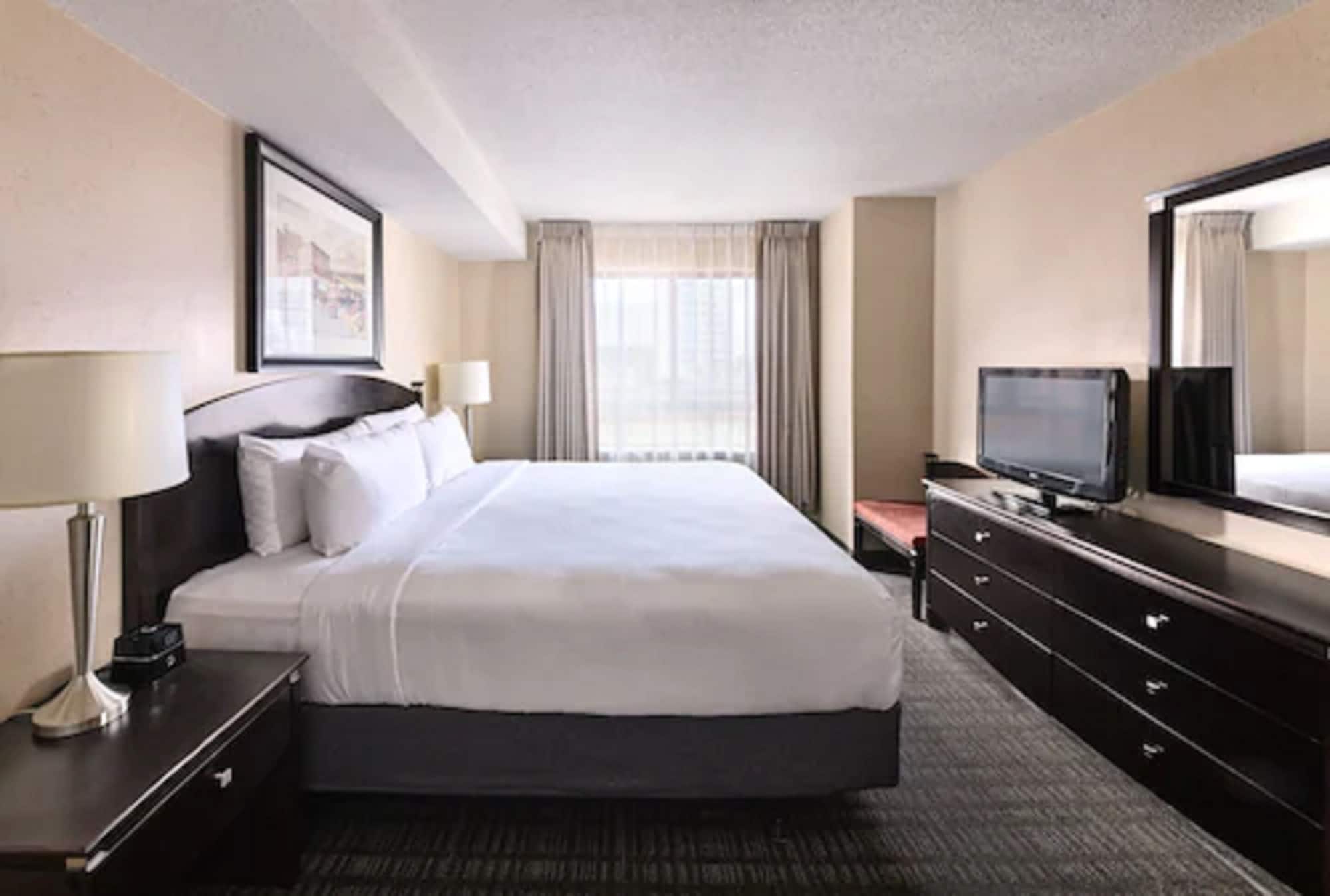 1 BEDROOM, MODERN, SUITE, KING BED