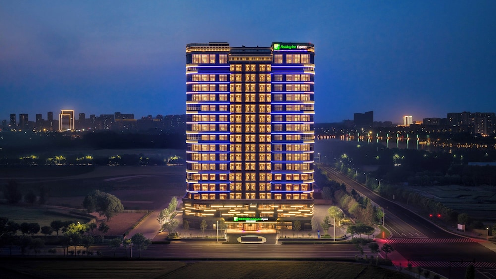 Holiday Inn Express Xinxiang Pingyuan New Area by IHG، Xinxiang 1/50