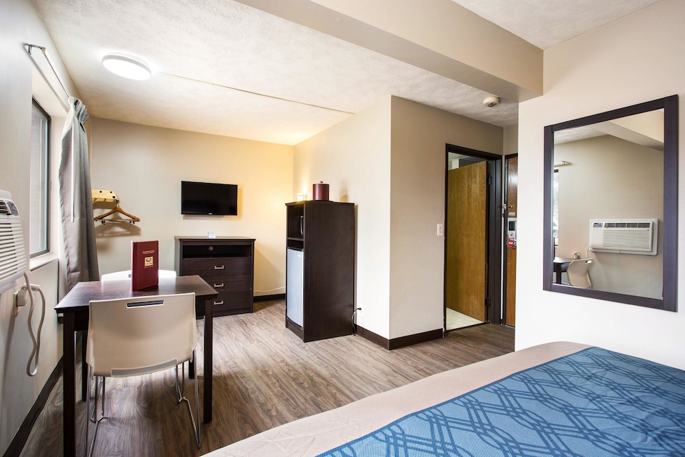 Red Lion Inn & Suites Olathe Kansas City 18/23