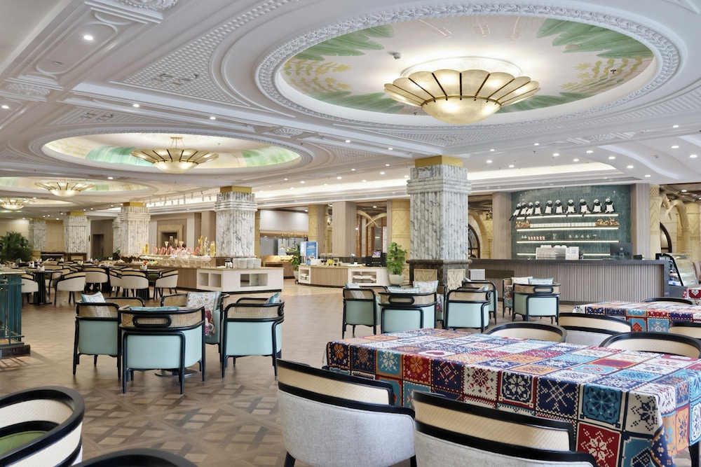 Fragrant Hill Empark Hotel 35/55