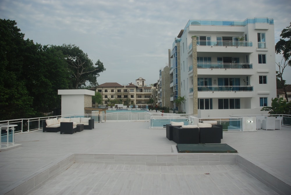 E And J Beach Condos 2/35