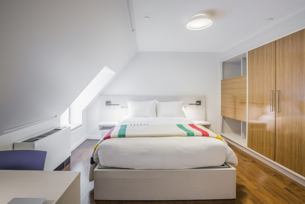 CONTEMPORARY, QUEEN BED