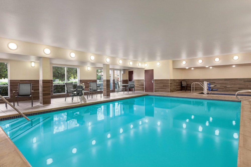 Fairfield Inn by Marriott Visalia Sequoia 17/23