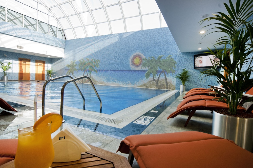 swimming pool spa