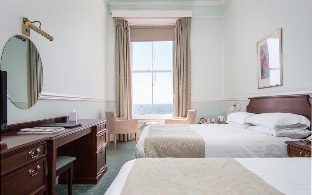 Queens Hotel 21/66