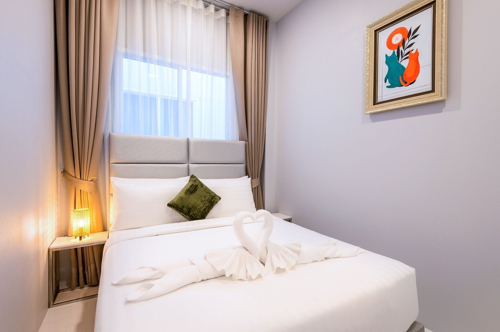 Grand, City, Type A, 2 King Beds, Queen Bed