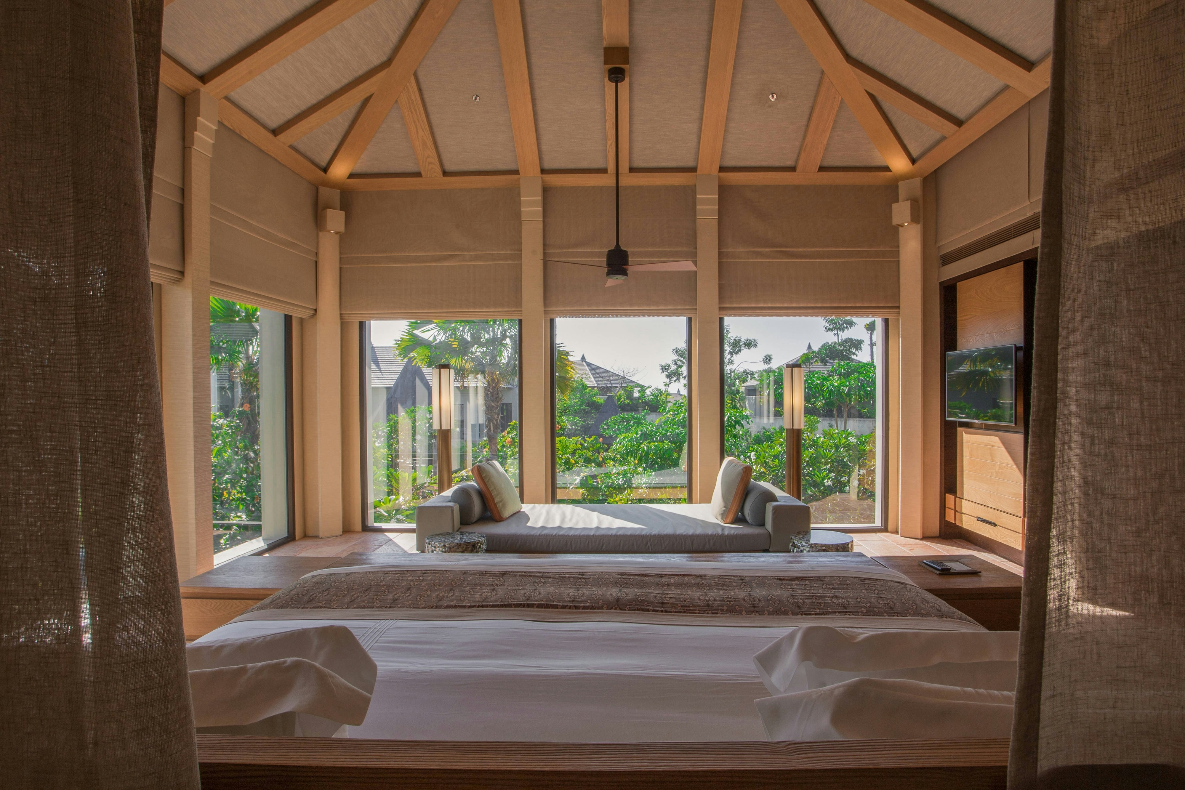 Room, Ocean Front