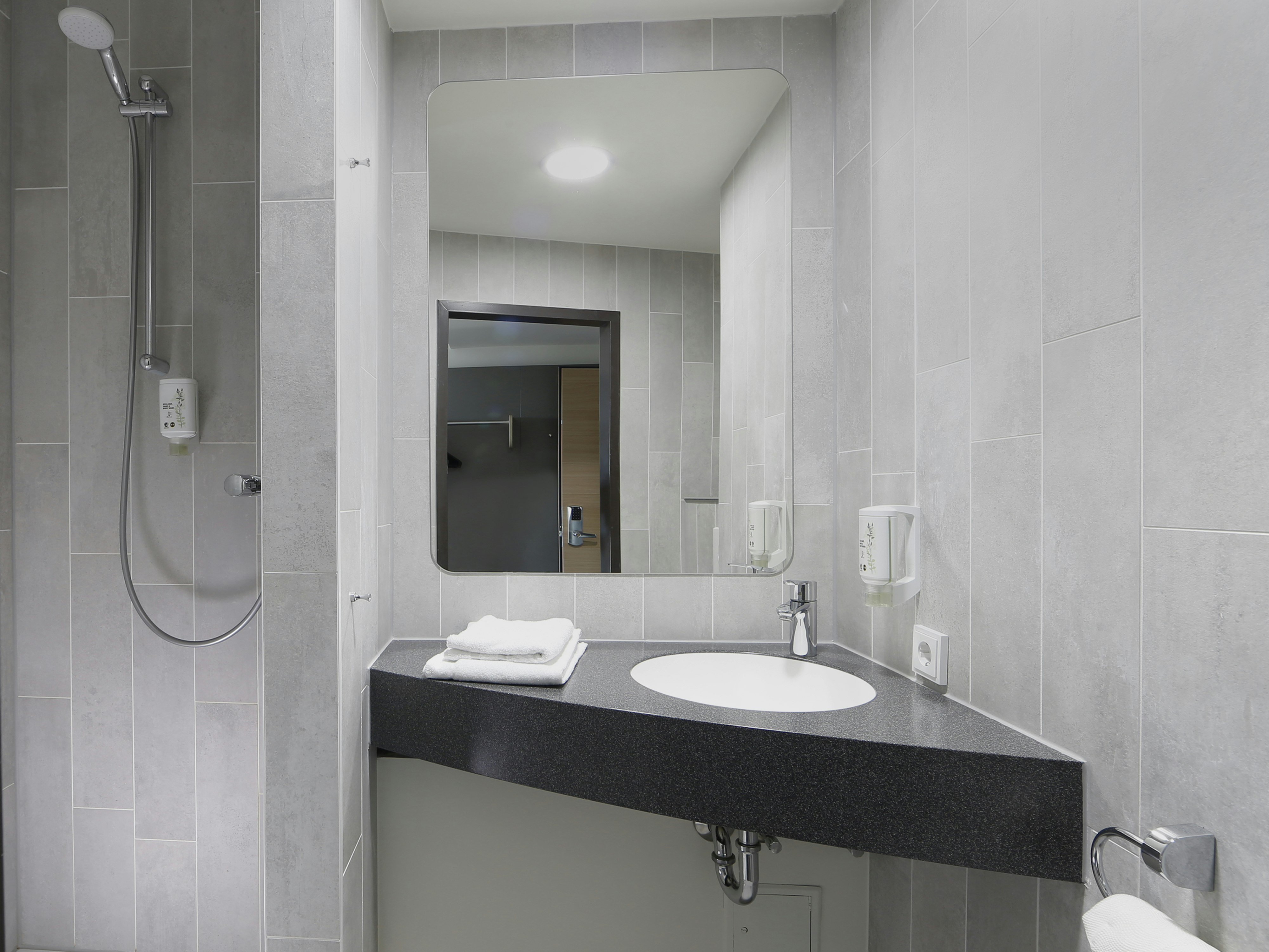 B&B Hotel Berlin Airport 28/31