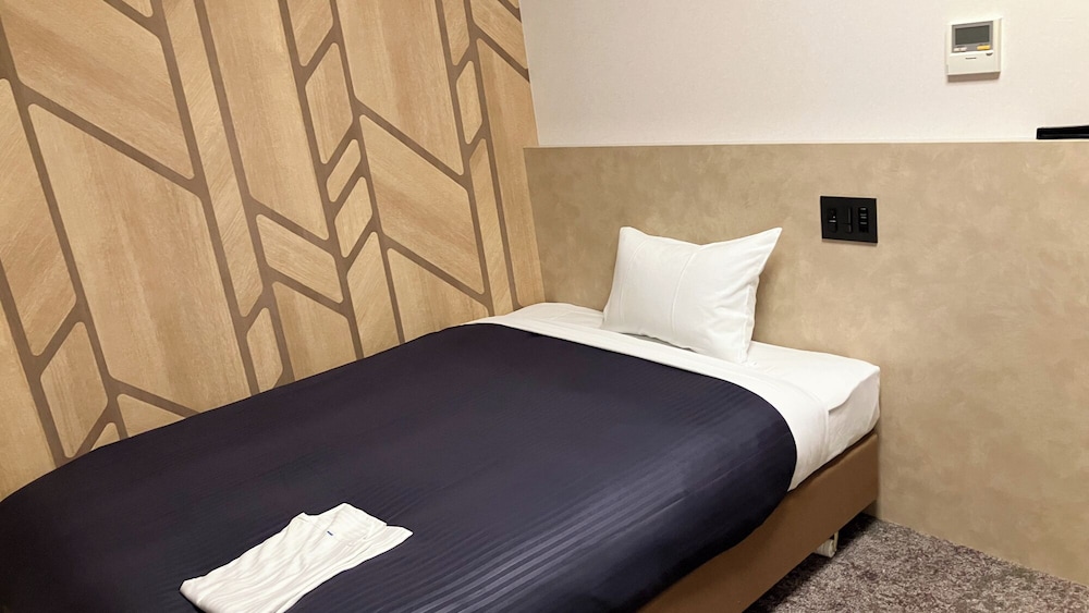 COMPACT, DOUBLE BED, SMOKING
