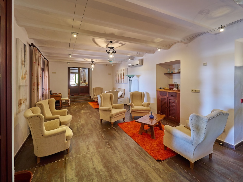 FINCA HOTEL ALBELLONS PARC NATURAL 44/70