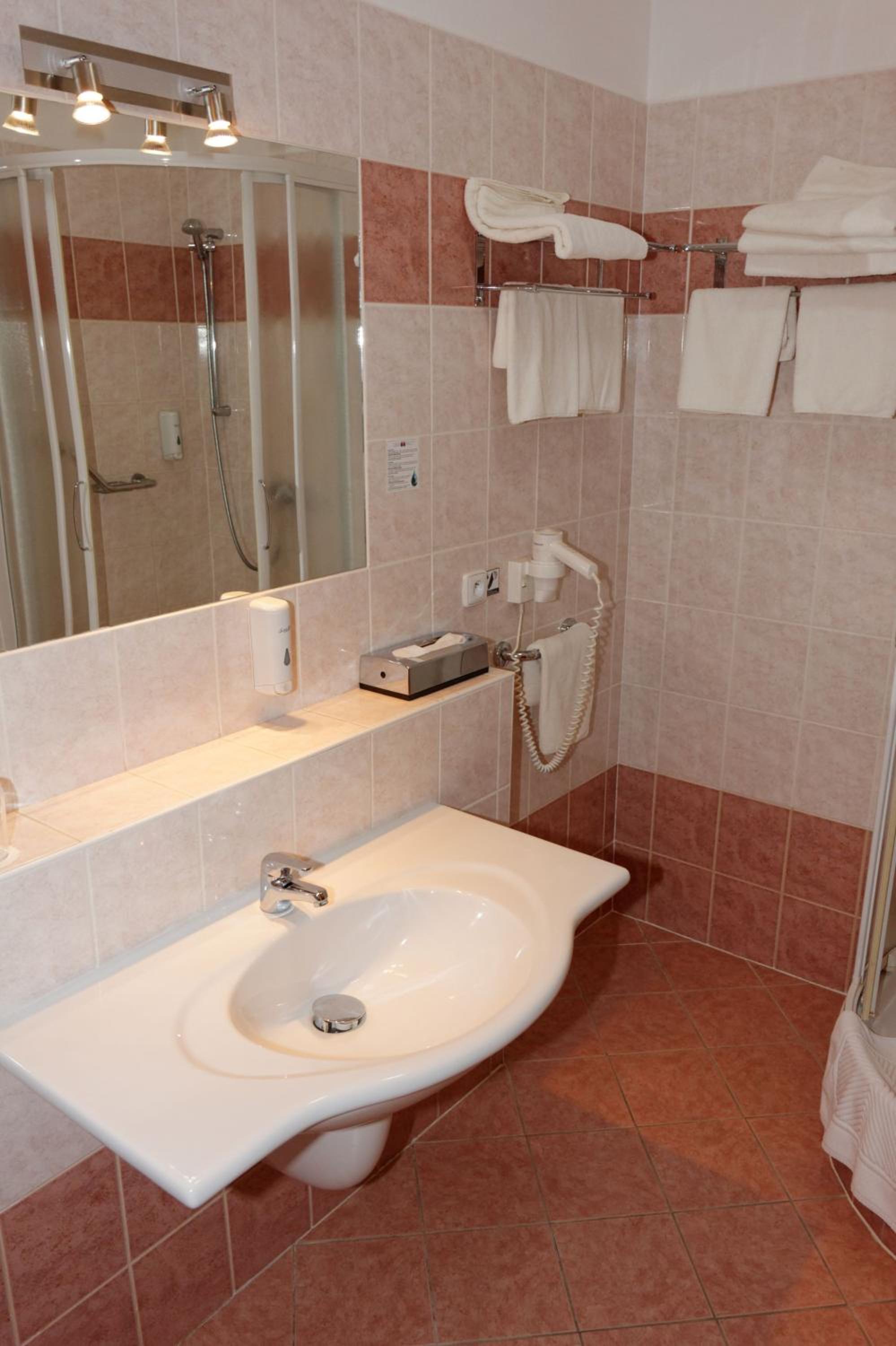 Hotel Ceska Koruna 73/76