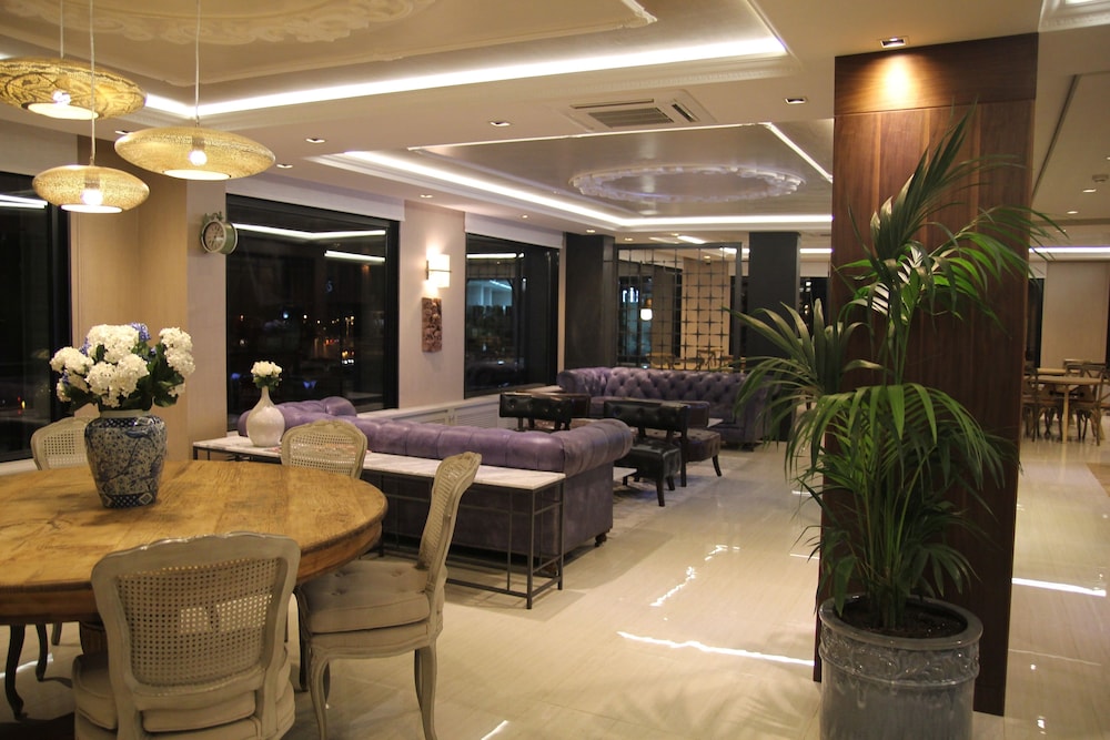 K SUITES HOTEL 37/58