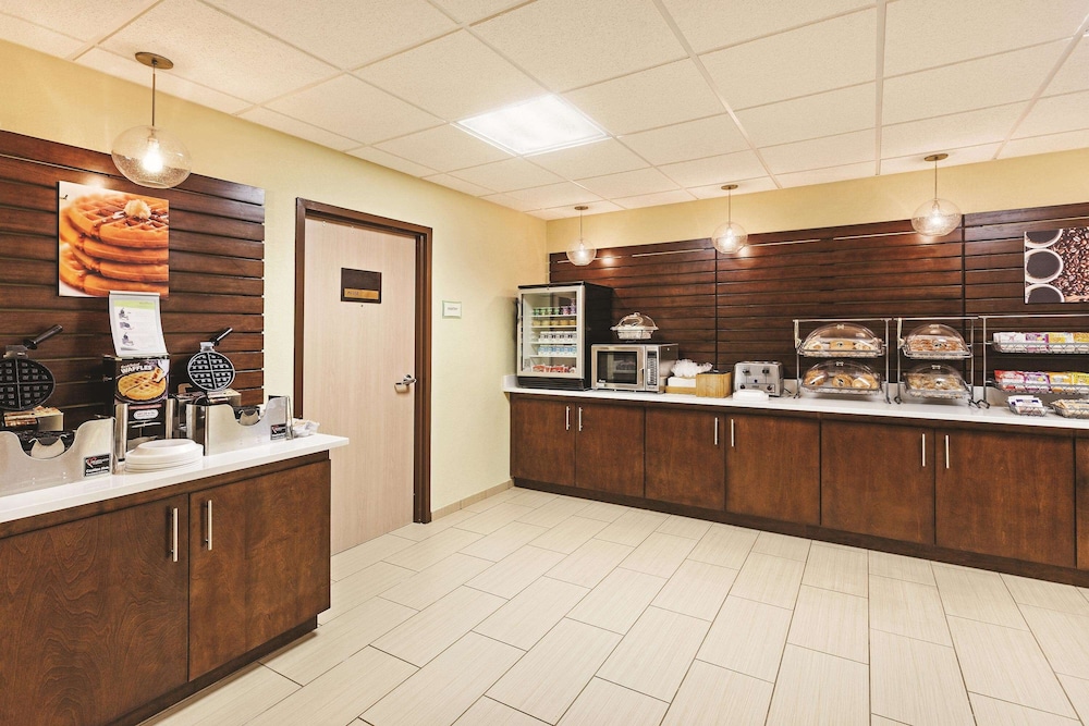 La Quinta Inn & Suites by Wyndham Knoxville Airport 9/47