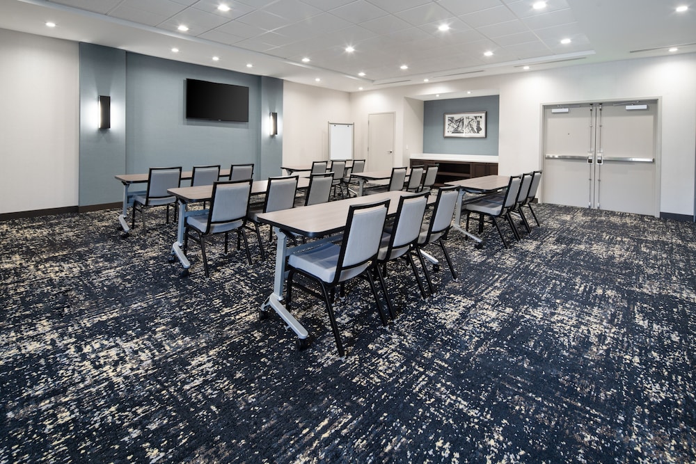 Hyatt Place Bakersfield 40/46