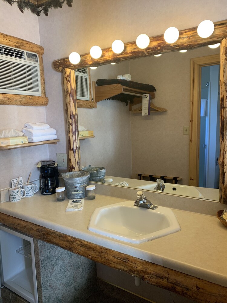 Tahoe Valley Lodge 21/25