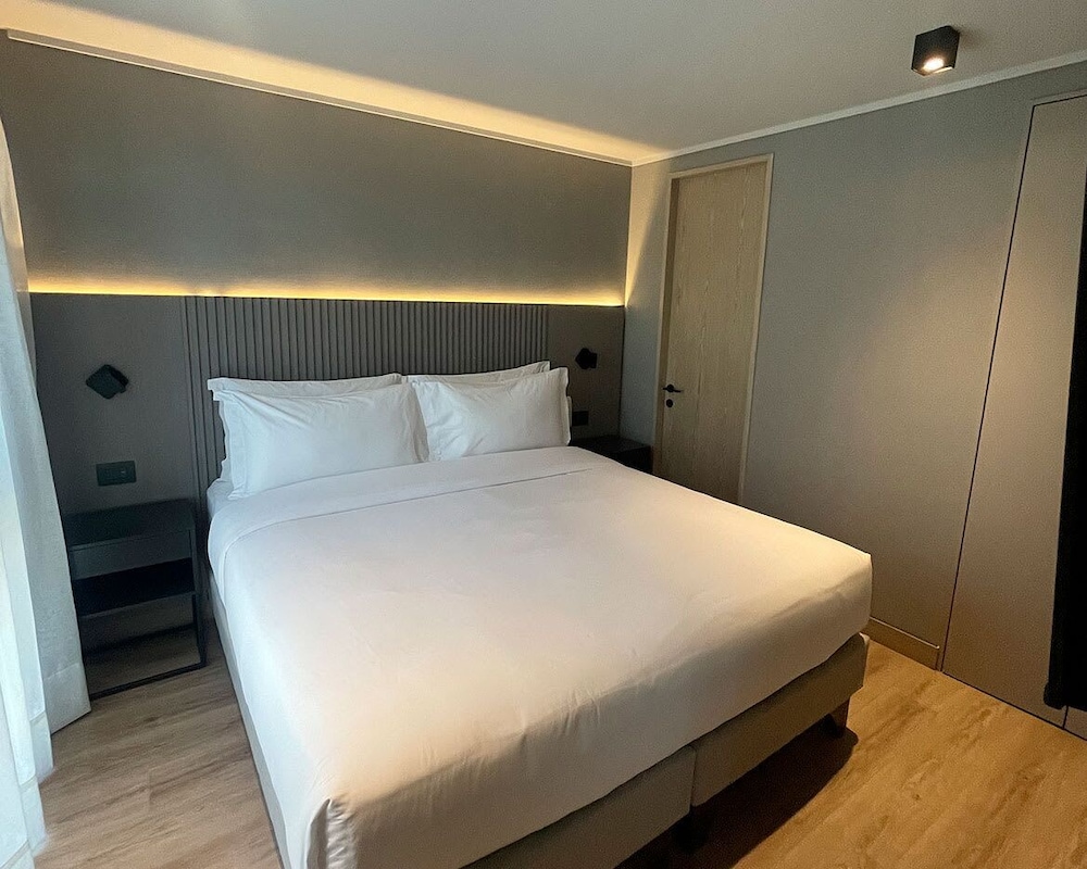 One Manquehue Aparthotel 12/31
