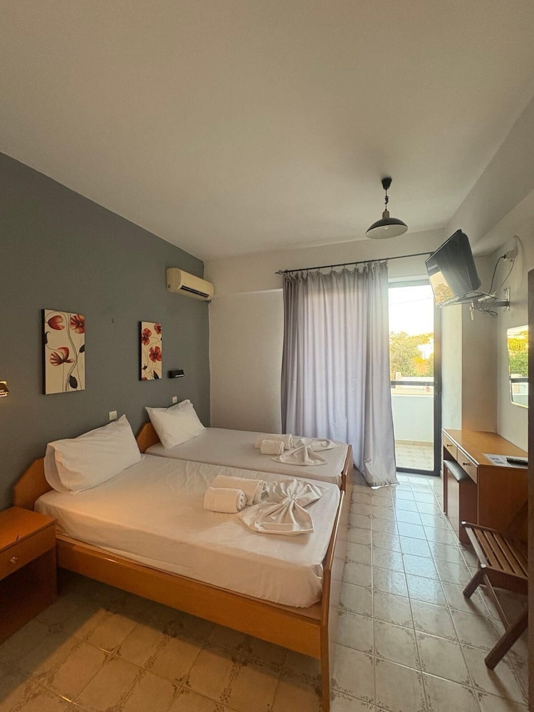 Nikos BnB Rooms 18/50