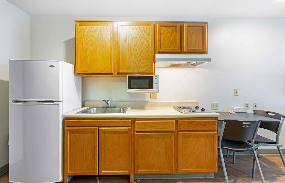 Extended Stay America Select Suites Phoenix North 41/52